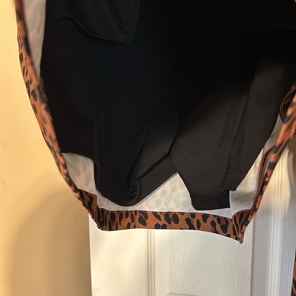 Brand new skirt/shorts with the matching top - Picture 3 of 4